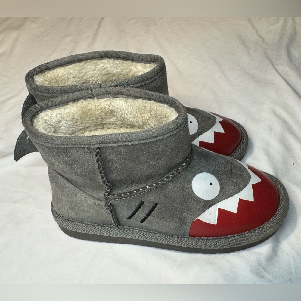 4/$15 Fleece Lined Shark Boots for Kids Gray/Red/White 11C